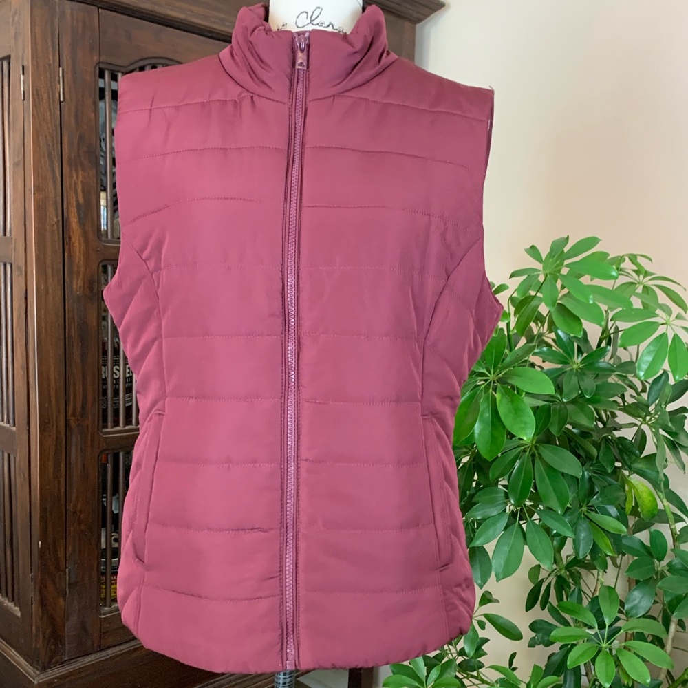 Aeropostale Burgundy Maroon Puffer Vest
